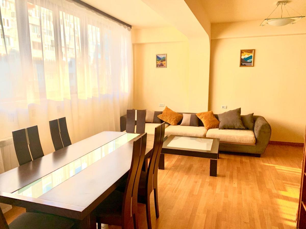 Apartment Amiryan 耶烈万 外观 照片