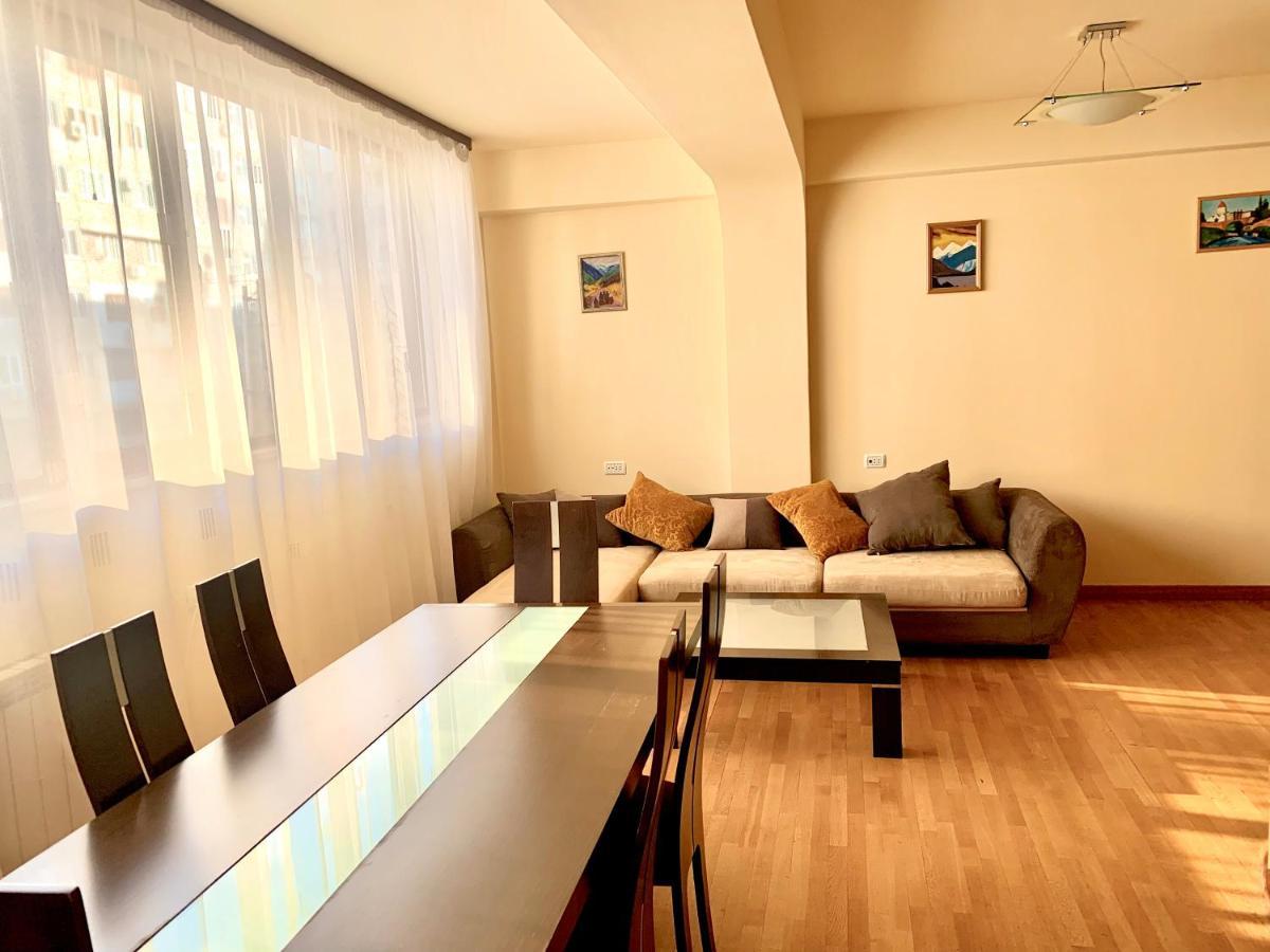 Apartment Amiryan 耶烈万 外观 照片